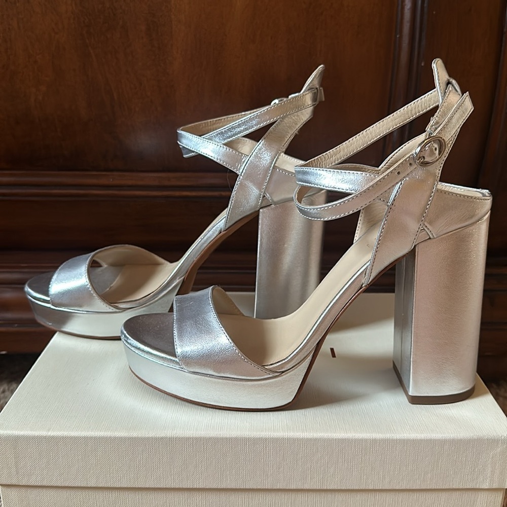 NWT - M. Gemi The Notte Due silver platform sandal